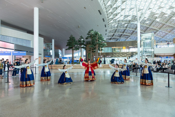 [서울=뉴시스]태평무 (사진=국가유산진흥원 제공) 2025.12/17. photo@newsis.com *재판매 및 DB 금지