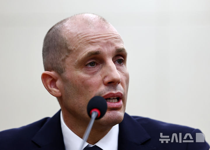 [서울=뉴시스] 김명년 기자 = 해롤드 로저스 쿠팡 임시 대표가 17일 오전 서울 여의도 국회 과학기술정보방송통신위원회 전체회의에서 열린 쿠팡 침해사고 관련 청문회에서 의원 질의에 답변하고 있다. 2025.12.17. kmn@newsis.com