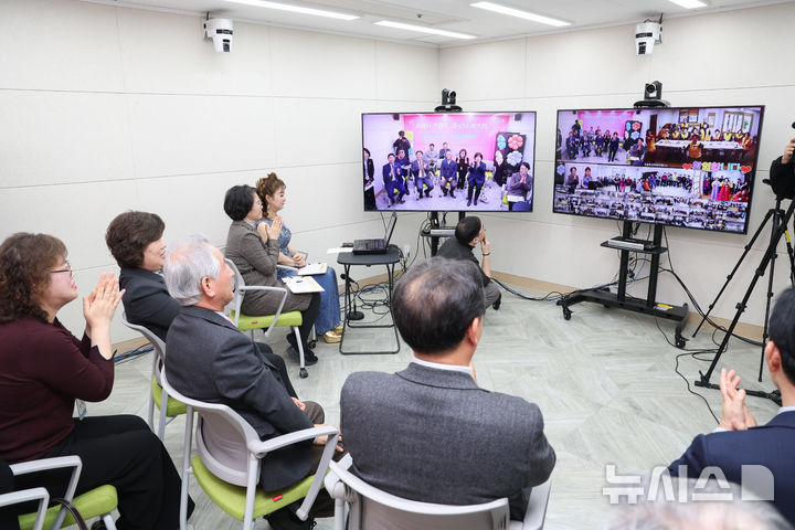 [김해=뉴시스]김해시 노인복지관·경로당 112곳에 스마트경로당 개소. (사진=김해시 제공). 2025.12.18. photo@newsis.com