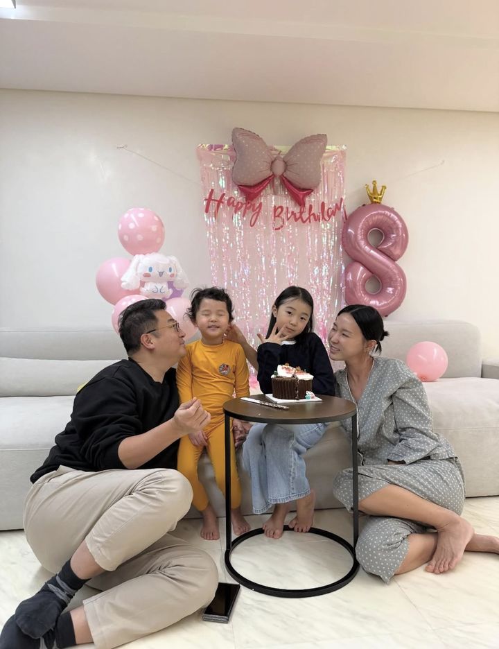 [서울=뉴시스] 방송인 이지혜 가족. (사진=이지혜 인스타그램 캡처) 2025.12.18. photo@newsis.com *재판매 및 DB 금지