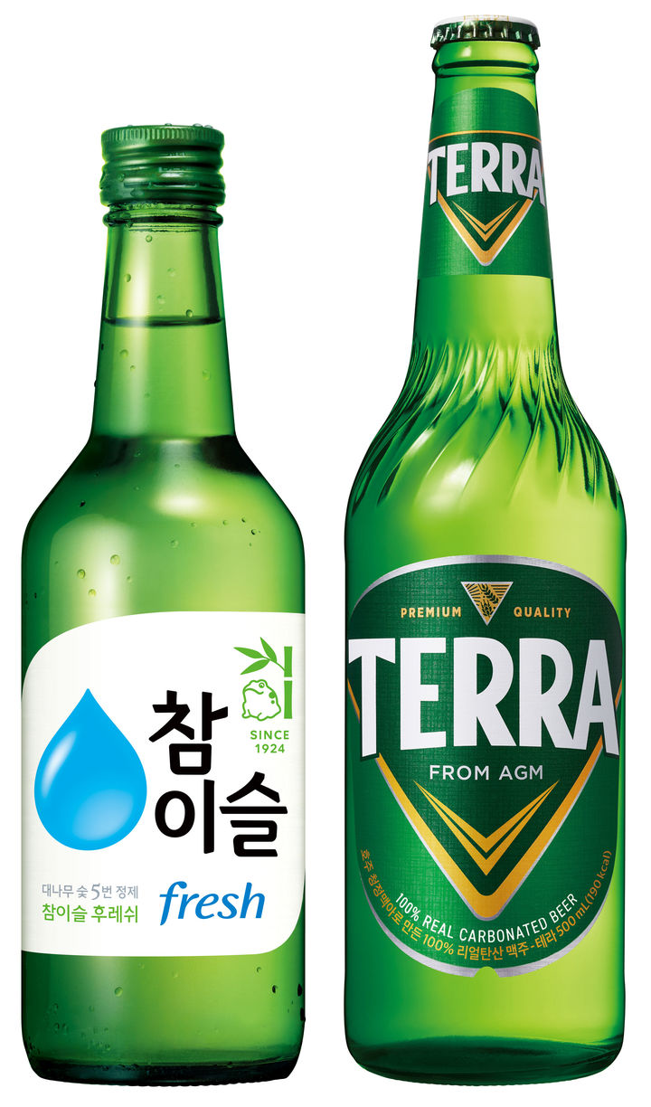 [서울=뉴시스] 하이트진로는 브랜드스탁이 발표한 '2025 대한민국 100대 브랜드'에서 참이슬이 13년 연속, 테라가 4년 연속 이름을 올렸다고 18일 밝혔다. (사진=하이트진로 제공) 2025.12.18. photo@newsis.com *재판매 및 DB 금지