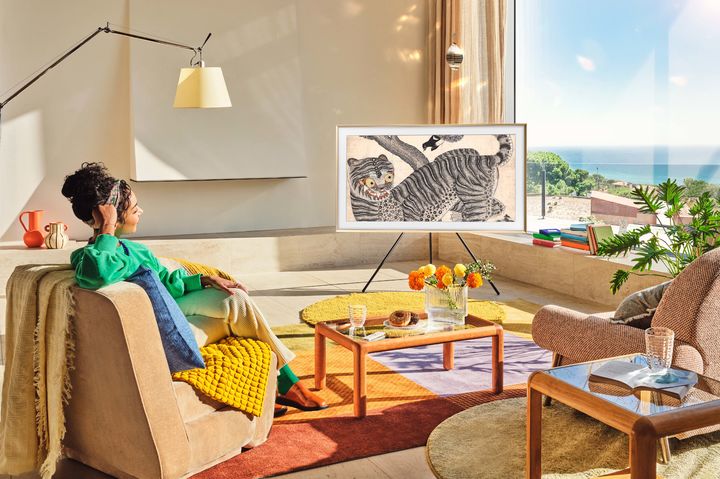 [서울=뉴시스]삼성전자 삼성 아트 스토어를 통해 이건희 컬렉션의 호랑이와 까치를 감상할 수 있다. (사진=삼성전자 제공) photo@newsis.com *재판매 및 DB 금지