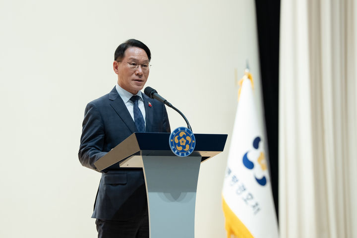 [서울=뉴시스]황인권 대통령경호처장이 12월 15일 대통령실 대강당에서 열린 대통령경호처 창설 62주년 기념식에서 발언하고 있다. (사진=대통령경호처 제공) 2025.12.18. photo@newsis.com *재판매 및 DB 금지