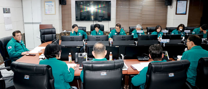 [보령=뉴시스] 보령시 조류인플루엔자 발생 상황판단회의 모습. (사진=보령시청 제공) 2025.12.18. photo@newsis.com *재판매 및 DB 금지