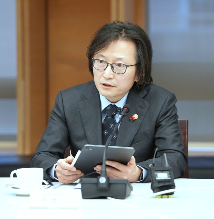 [세종=뉴시스] 공정거래위원회는 18일 주병기 공정위원장이 대한상공회의소 챔버라운지에서 최태원 대한상공회의소 회장을 비롯한 19명의 대한·서울상의 회장단과 간담회를 가졌다고 밝혔다. (사진=공정위 제공) 2025.12.18. photo@newsis.com *재판매 및 DB 금지