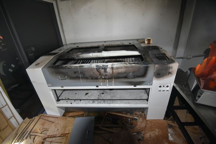 [대전=뉴시스] 한남대학교 디자인 작업실에서 작동 중이던 레이저 커팅기에서 불이 났다.(사진=대전소방본부 제공) 2025.12.18. photo@newsis.com *재판매 및 DB 금지