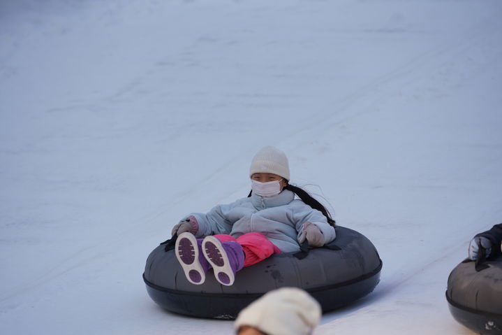 [서울=뉴시스] 도심에서 즐기는‘성북구 겨울 눈썰매장’20일 개장. 2025.12.18. (사진=성북구 제공) *재판매 및 DB 금지