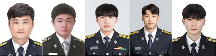 [태안=뉴시스] 18일 충남소방본부로부터 라이프세이버 인정 받은 태안소방서 구조대원들. 신동철 소방경(왼쪽부터), 최한용 소방위, 조영훈·박시영·박진식 소방교. (사진=태안소방서 제공) 2025.12.18. photo@newsis.com *재판매 및 DB 금지