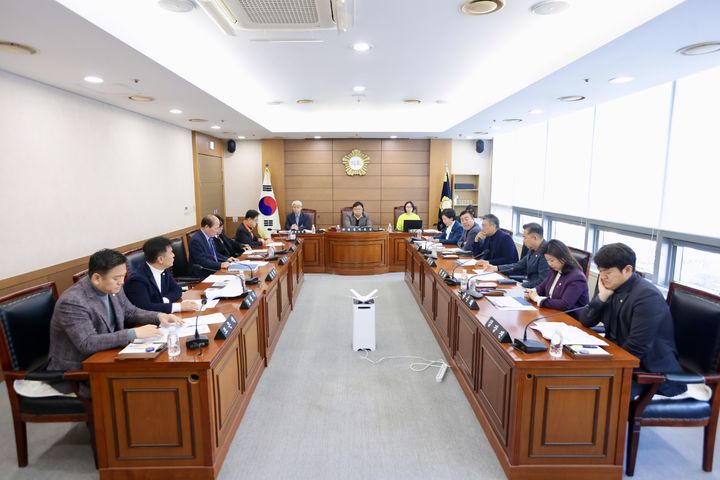 [천안=뉴시스] 천안시의회 예산결산특별위원회 회의 모습. (사진=천안시의회 제공) 2025.12.18 photo@newsis.com *재판매 및 DB 금지