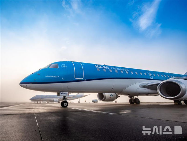 [서울=뉴시스]KLM 네덜란드 항공 엠브라에르 190 항공기 (사진 = KLM 네덜란드 항공 제공)