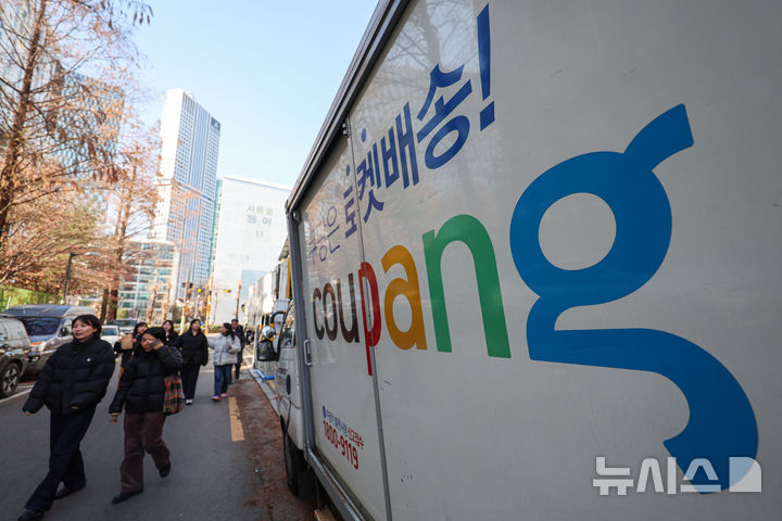 [서울=뉴시스] 권창회 기자 = 지난 18일 서울 시내 쿠팡 물류센터 모습. 2025.12.22. kch0523@newsis.com