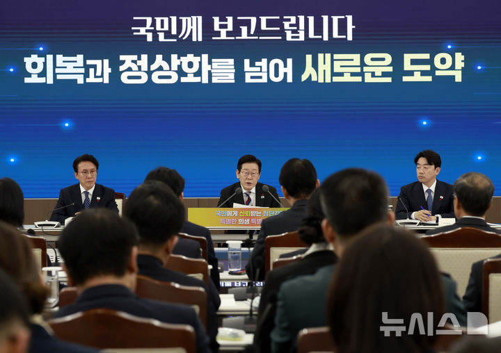 [서울=뉴시스] 최동준 기자 = 이재명 대통령이 18일 서울 용산구 국방부에서 열린 국방부·국가보훈부 업무보고에서 발언하고 있다. 2025.12.18. photocdj@newsis.com