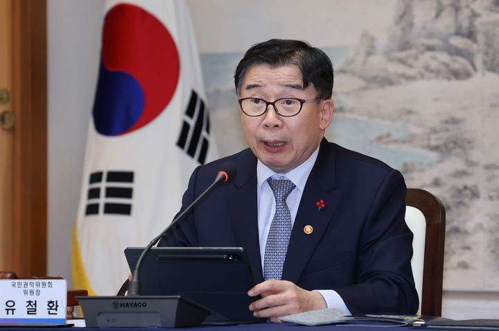 [서울=뉴시스] 유철환 국민권익위원장이 18일 충남 당진시청에서 열린 '한국전력공사-당진시 에너지고속도로 갈등 해소 집단 고충민원 현장조정회의'에서 발언하고 있다. (사진=국민권익위원회 제공) 2025.12.18. photo@newsis.com *재판매 및 DB 금지