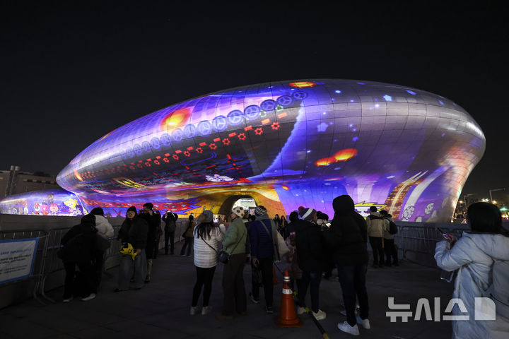 5000억 든 DDP, 12년 만 존폐 기로…서울시장 선거에 달렸다