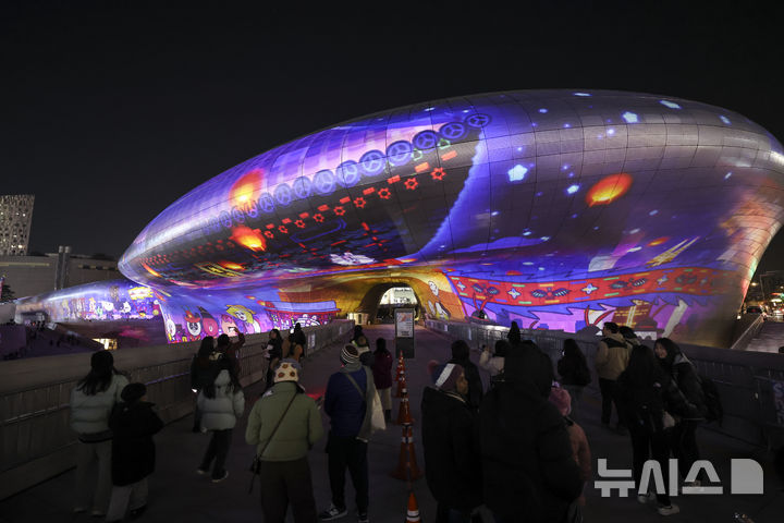 서울시의회 민주당 "DDP 역할 수행 못해…전시용으로 고립"