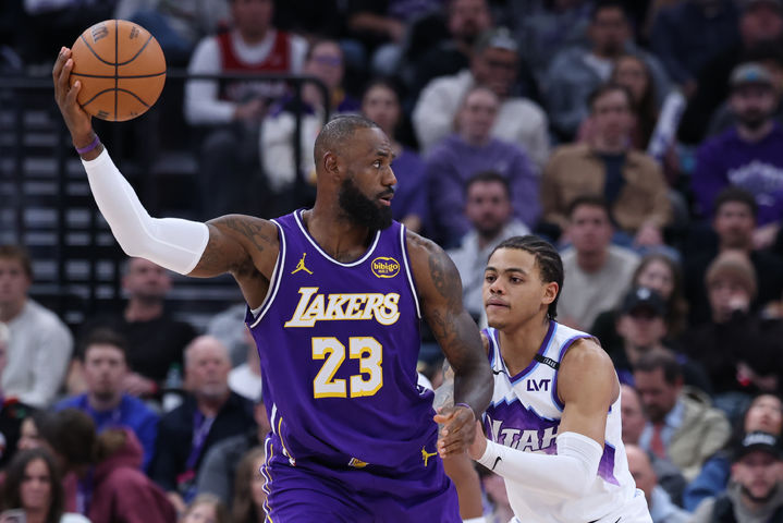 [솔트레이크시티=AP/뉴시스] 미국프로농구(NBA) 로스앤젤레스(LA) 레이커스의 르브론 제임스. 2025.12.18.