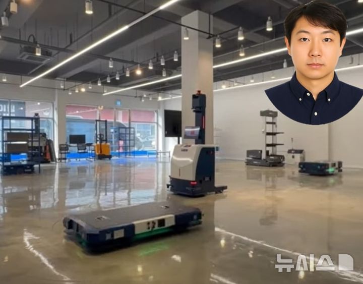 [부산=뉴시스] 백재현 기자 = 부산 강서구 유통단지 벰로보틱스의 본사 1층에서 자체 개발된 물류로봇 솔루션들이 테스트되고 있다. 둥근 사진 속 인물은 이 회사 김정민 대표. 2025.12.19. itbrian@newsis.com 