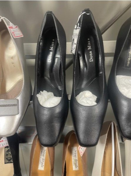 [서울=뉴시스]다카이치 사나에 일본 총리가 신는 구두로 알려진 '도나 미스' 일본 브랜드 제품의 모습. (사진출처: 아에라 캡처) 2025.12.19. 