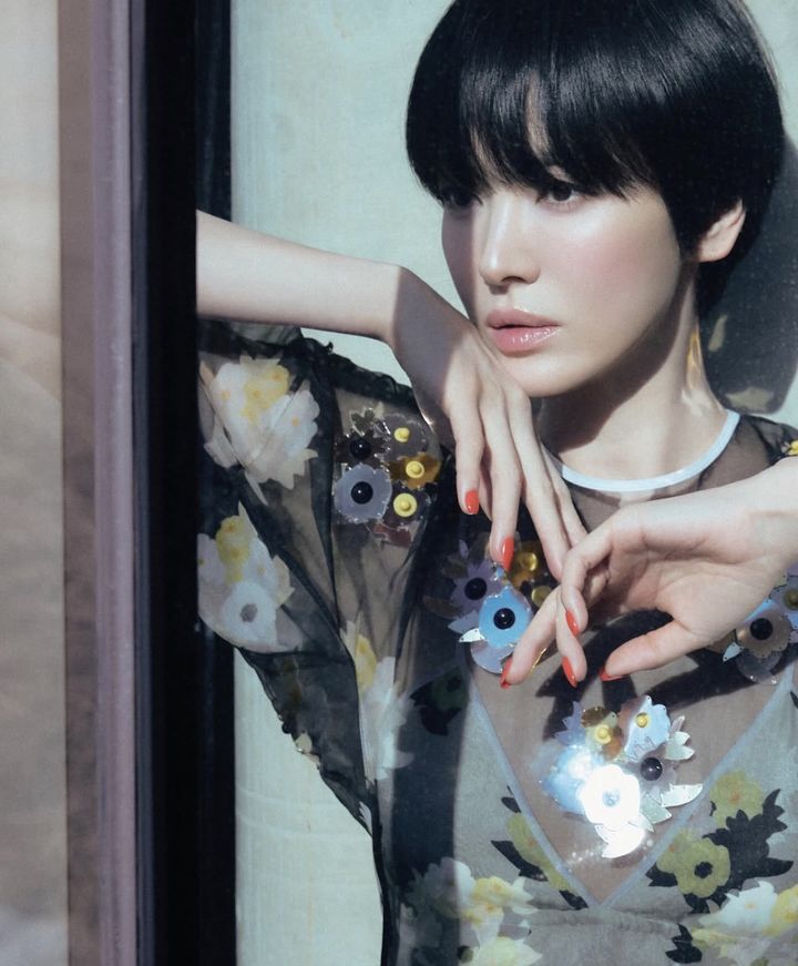 [서울=뉴시스] 배우 송혜교. (사진=하퍼스바자 코리아 공식 인스타그램 캡처) 2025.12.19. photo@newsis.com *재판매 및 DB 금지