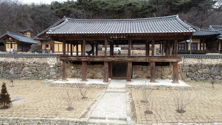 [서울=뉴시스] 안동 봉정사 만세루 (사진=국가유산청 제공) 2025.12.19. photo@newsi.scom *재판매 및 DB 금지