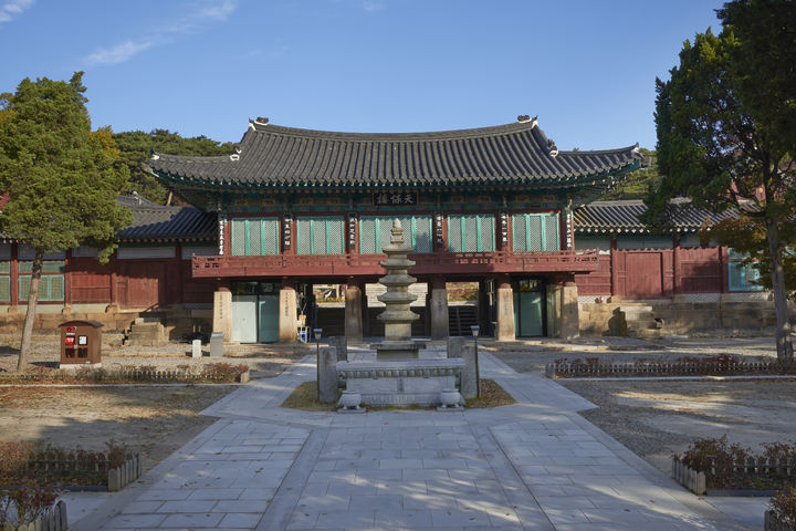 [서울=뉴시스] 화성 용주사 천보루(사진=국가유산청 제공) 2025.12.19. photo@newsi.scom *재판매 및 DB 금지