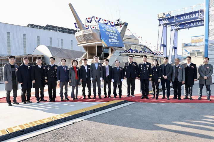 [영암=뉴시스]수소연료전지 추진 선박 '하이드로제니스' 진수식. (사진=영암군 제공) 2025.12.19. photo@newsis.com *재판매 및 DB 금지