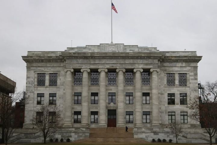 과학 연구를 위해 기증된 시신을 빼돌려 판매한 미국 하버드대 의대 영안실 전 관리자가 징역 8년형을 선고받았다.2025.12.19.(사진=하버드 교내 신문 크림슨 캡처) *재판매 및 DB 금지