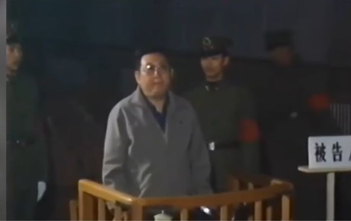 [서울=뉴시스] 1990년 3월 비공개 군사재판에서 진술하는 쉬친센 전 38군 사령관.(출처: 유투브) 2025.12.18. *재판매 및 DB 금지