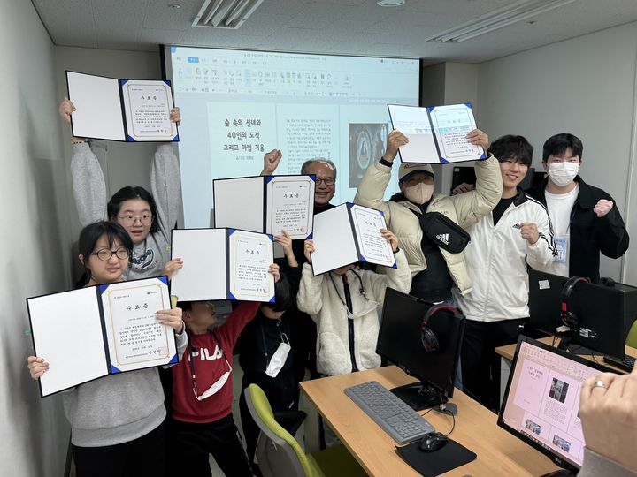 [대전=뉴시스]대전대 SW중심대학사업단 'AI·SW 활용 교육' 수료식 기념촬영. (사진=대전대 제공) 2025.12.19. photo@newsis.com *재판매 및 DB 금지