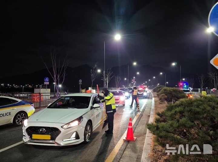 [의정부=뉴시스] 단속 현장. (사진=경기북부경찰청 제공) 2025.12.19 photo@newsis.com
