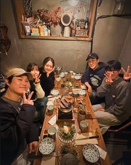 [서울=뉴시스] 배우 고아라가 tvN 드라마 '응답하라 1994' 출연진과의 만남을 공개했다. (사진=고아라 인스타그램 캡처) 2025.12.19. photo@newsis.com *재판매 및 DB 금지