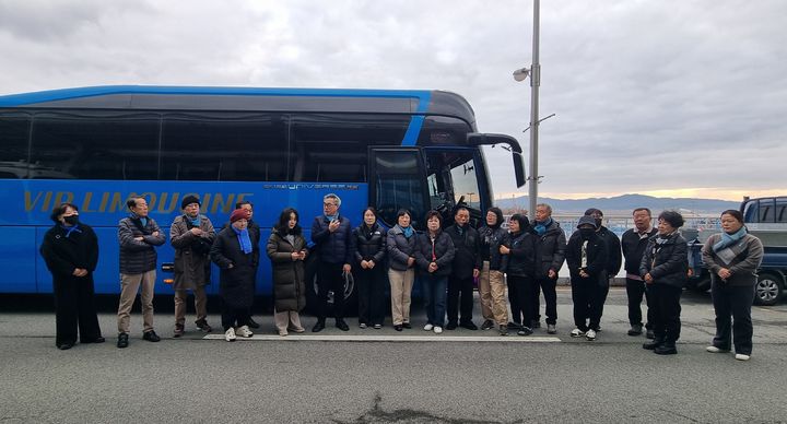 [무안=뉴시스]12·29 무안공항 제주항공 여객기참사 유가족협의회는 오는 22일까지 전국을 순회하는 '진실과 연대의 버스'를 운행한다고 19일 밝혔다. (사진 = 12·29 무안공항 제주항공 여객기참사 유가족협의회 제공) 2025.12.19. photo@newsis.com *재판매 및 DB 금지