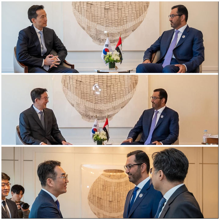 [서울=뉴시스] 국내 주요 에너지 기업 수장들이 지난 18일 서울 소공동 롯데호텔에서 술탄 알 자베르 아랍에미리트(UAE) 산업첨단기술부 장관 겸 국영석유회사 아부다비국영석유회사(ADNOC, 애드녹) 최고경영자(CEO)와 만나 협력 방안을 논의했다. (사진=애드녹 제공) 2025.12.19 photo@newsis.com *재판매 및 DB 금지