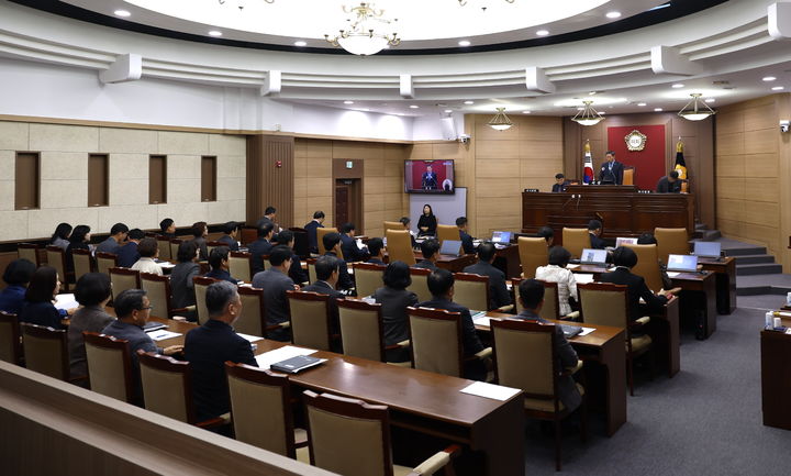 [임실=뉴시스] 19일 열린 임실군의회의 제349회 제2차 정례회 제2차 본회의, 장종민 의장이 회의를 진행 중이다. *재판매 및 DB 금지