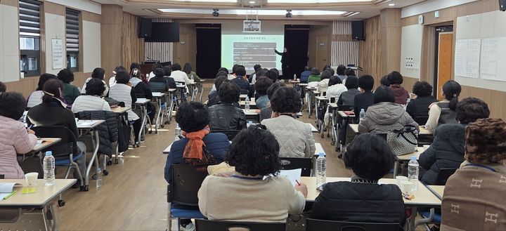 [합천=뉴시스] 합천노인통합지원센터, 노인맞춤돌봄서비스 평가회 개최 (사진=합천군 제공) 2025. 12. 19. photo@newsis.com *재판매 및 DB 금지