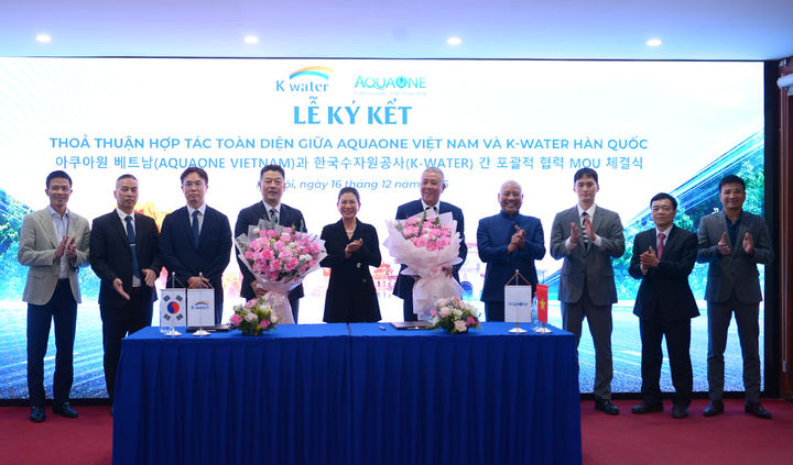 [대전=뉴시스]수자원공사(K-water)는 베트남 물관리 분야 사업참여 확대를 위해 베트남 수도 하노이에서 현지 물기업인 아쿠아원(Aqua One Water Corporation)과 물 분야 협력 업무협약(MOU)을 체결했다. 2025. 12. 19 photo@newsis.com *재판매 및 DB 금지