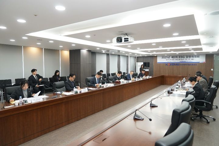 [서울=뉴시스]2025년 제3차 ESG경영위원회.(사진=중소벤처기업진흥공단 제공) 2025.12.19. photo@newsis.com *재판매 및 DB 금지