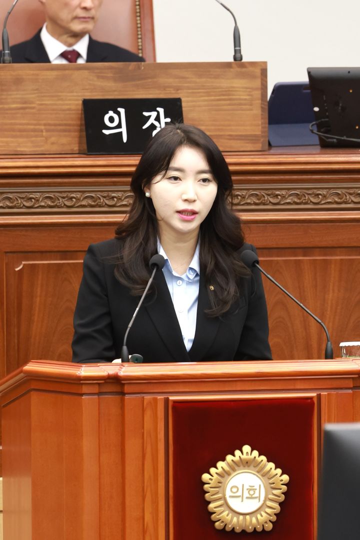 [창원=뉴시스] 강경국 기자 = 이원주 경남 창원시의원이 19일 열린 제148회 정례회 제4차 본회의에서 5분 발언을 하고 있다. (사진=창원시의회 제공). 2025.12.19. photo@newsis.com *재판매 및 DB 금지