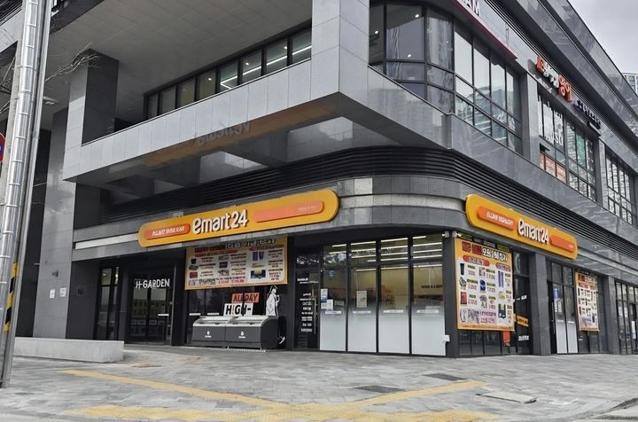 [대구=뉴시스] 이마트24는 차세대 가맹점의 표준 모델이 될 프로토타입 매장 '도원센트럴점'을 공개한다. (사진 = 이마트24 제공) 2025.12.19. photo@newsis.com *재판매 및 DB 금지