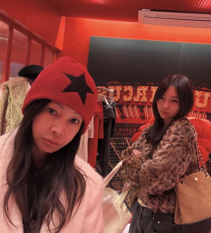 [서울=뉴시스] 배우 황신혜와 딸 이진이. (사진=황신혜 인스타그램 캡처) 2025.12.19. *재판매 및 DB 금지