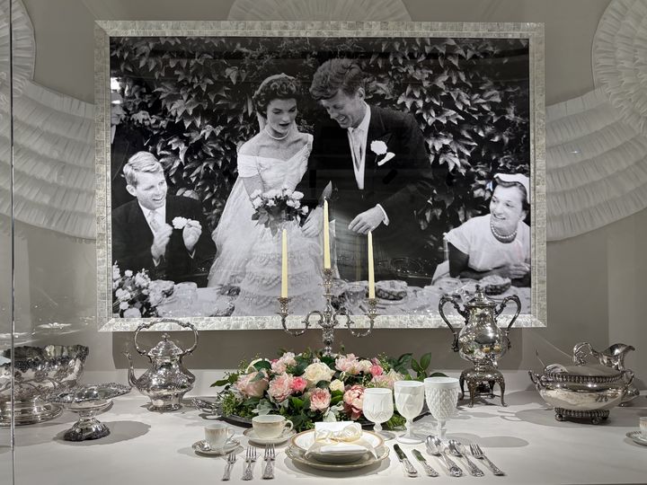 [서울=뉴시스] 한이재 기자 = 케네디 웨딩 접시. 2025.12.19. nowone@newsis.com *재판매 및 DB 금지