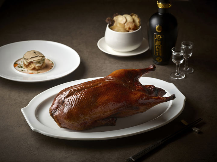 [서울=뉴시스] 호텔신라가 운영하는 서울신라호텔 중식당 '팔선'은 정통적인 광둥요리를 현대적으로 해석한 계절별 코스 요리를 선보인다. (사진=팔선 제공) 2025.12.19. photo@newsis.com *재판매 및 DB 금지