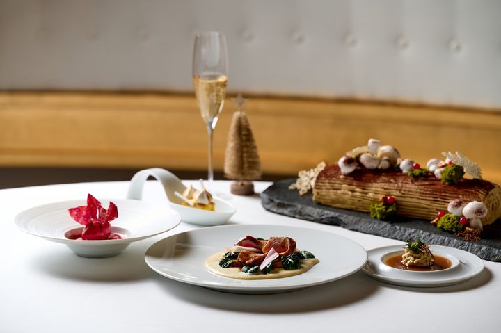 [서울=뉴시스] '피에르 가니에르 서울'은 연말을 맞아 이달 한정 코스인 '파리의 크리스마스(Taste of Paris : A Christmas Celebration)'를 선보인다. (사진=피에르 가니에르 서울 제공) 2025.12.19. photo@newsis.com *재판매 및 DB 금지