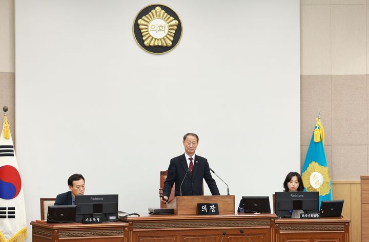 [창원=뉴시스] 강경국 기자 = 경남 창원시의회 제148회 정례회 제4차 본회의가 19일 개최되고 있다. (사진=창원시의회 제공). 2025.12.19. photo@newsis.com *재판매 및 DB 금지