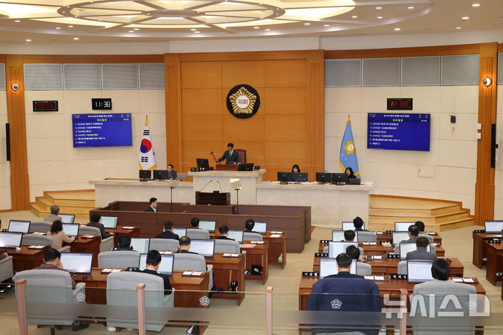 [포항=뉴시스] 송종욱 기자 = 포항시의회 본회의 전경. 2025.12.19. photo@newsis.com
