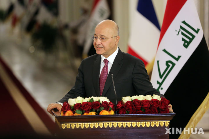 [ 유엔본부=신화/뉴시스] 유엔총회에서 12월 18일 유엔난민기구(UNHCR) 최고대표로 선출된 살리 전 이라크 대통령이 바그다드에서 2020년 연설하는 모습. 그는 이번 유엔총회에서 필리포 그란디 이탈리아출신 대표의 후임으로 선출되어 내년 1월 1일 취임한다. 2025. 12.19. 