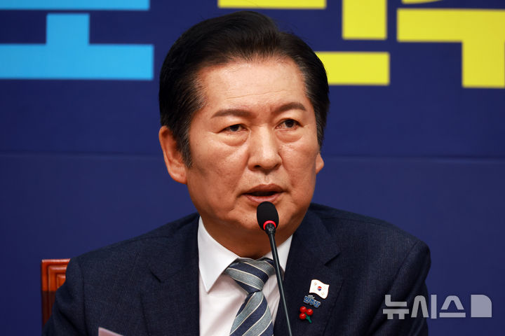 [서울=뉴시스] 고승민 기자 = 정청래 더불어민주당 대표가 19일 서울 여의도 국회에서 열린 최고위원회의에서 발언하고 있다. 2025.12.19. kkssmm99@newsis.com