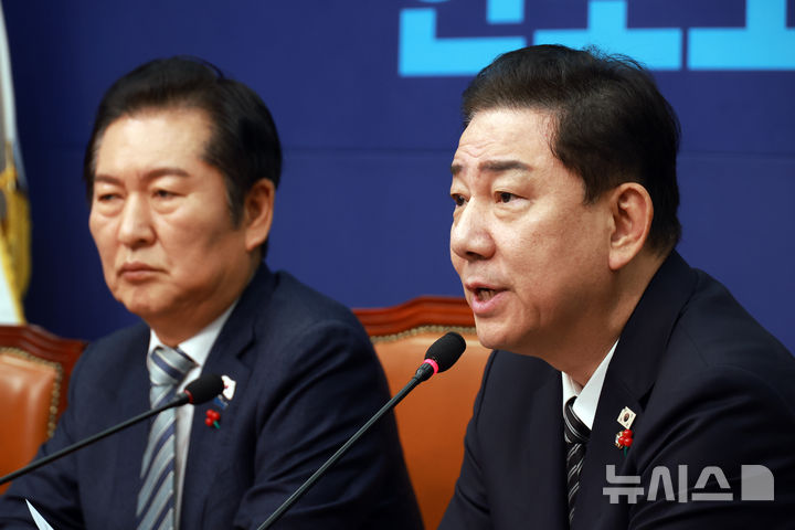 [서울=뉴시스] 고승민 기자 = 김병기 더불어민주당 원내대표가 지난 19일 서울 여의도 국회에서 열린 최고위원회의에서 발언하고 있다. 2025.12.19. kkssmm99@newsis.com
