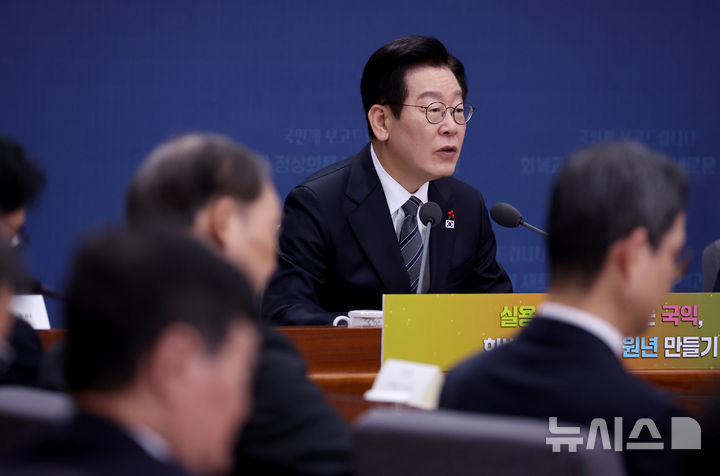 [서울=뉴시스] 고범준 기자 = 이재명 대통령이 19일 서울 종로구 정부서울청사 별관에서 열린 외교부(재외동포청)·통일부 업무보고에서 발언하고 있다. (대통령실통신사진기자단) 2025.12.19. bjko@newsis.com