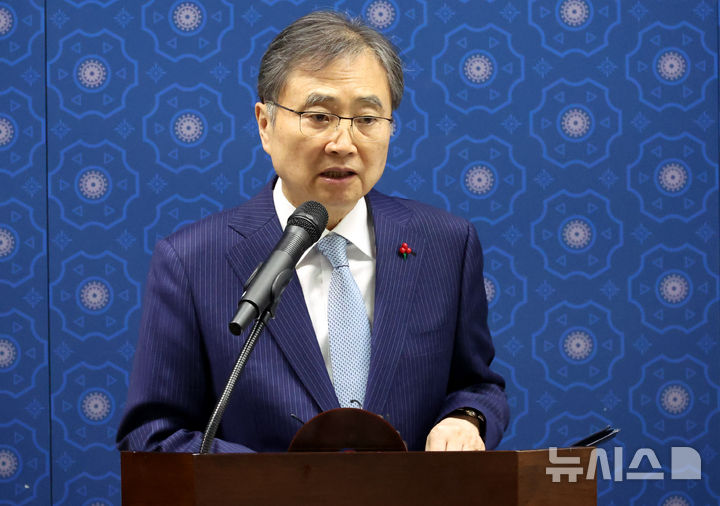 [서울=뉴시스] 추상철 기자 = 조현 외교부 장관이 19일 오후 서울 종로구 외교부청사에서 업무보고 사후 브리핑을 하고 있다. 2025.12.19. scchoo@newsis.com